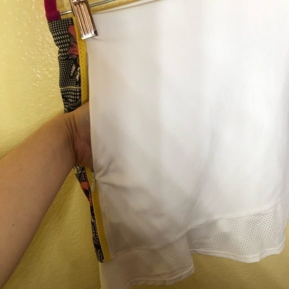 TAIL skort with side inserts & Ruffle Hem Tenniscore size M - Picture 6 of 12
